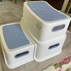 Forbena toddler step stool white and blur NWOT 2 steps